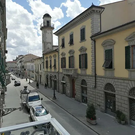 Palazzo Guasti Il Balcone Apartment